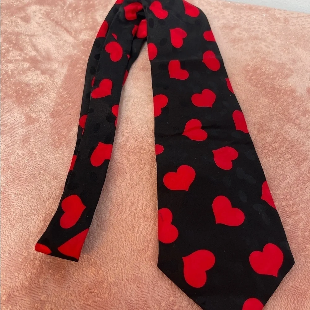 Addiction Tie with Red Heart Pattern on Black